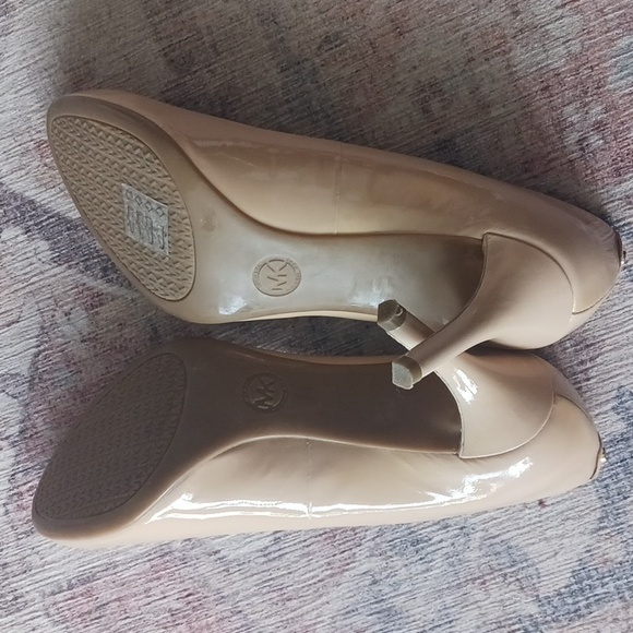 Michael Kors Pumps size 9.5 - Picture 3 of 4